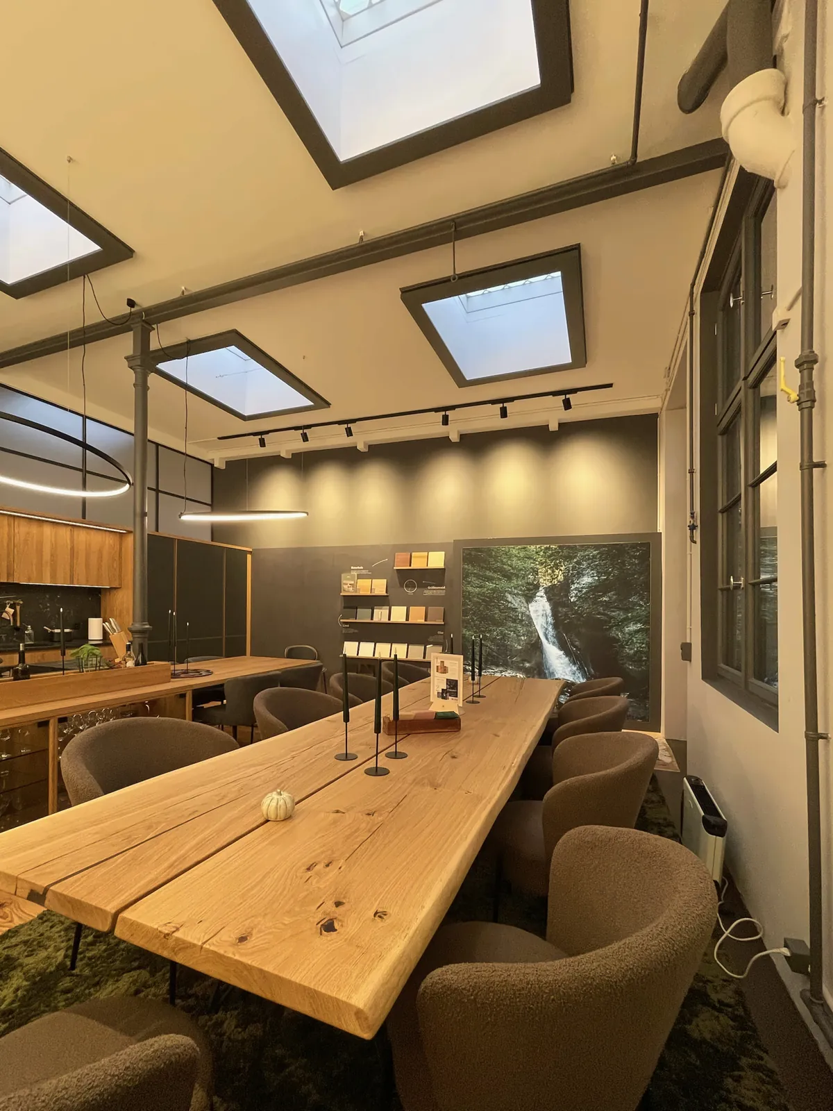 Fertig: Tafel, Küche und Musterwand